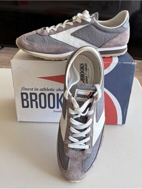 BROOKS ATHLETIC SHOES Women's Varsity Vanguard Running Sneaker